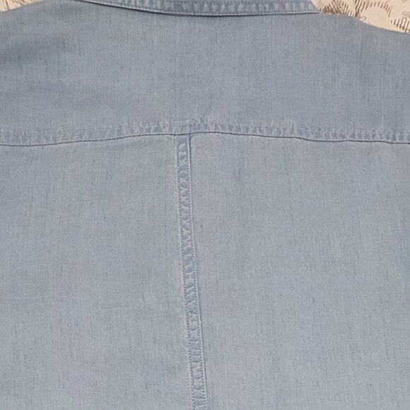 Crown & Ivy Blue Chambray Tencel Long Sleeve Button Up Blouse Size Medium NWT - Picture 11 of 12